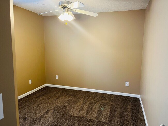 Building Photo - Welcome home! 3 Bedroom 2 Bath home in Sum...