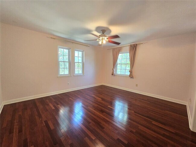Building Photo - 300 Cypress Creek Cir