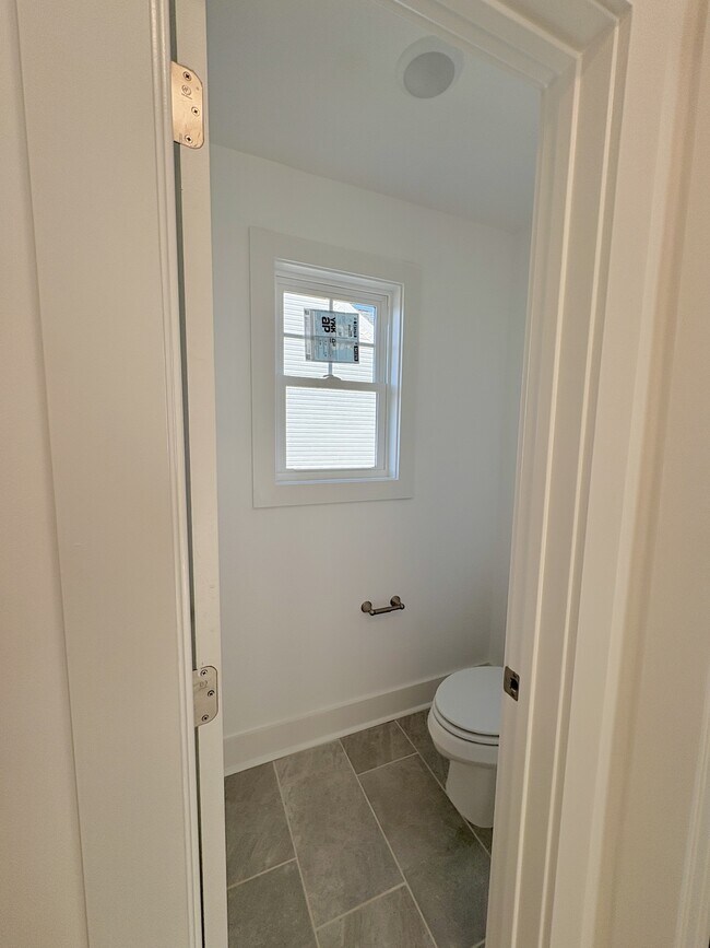 Building Photo - 131 Bourbon St