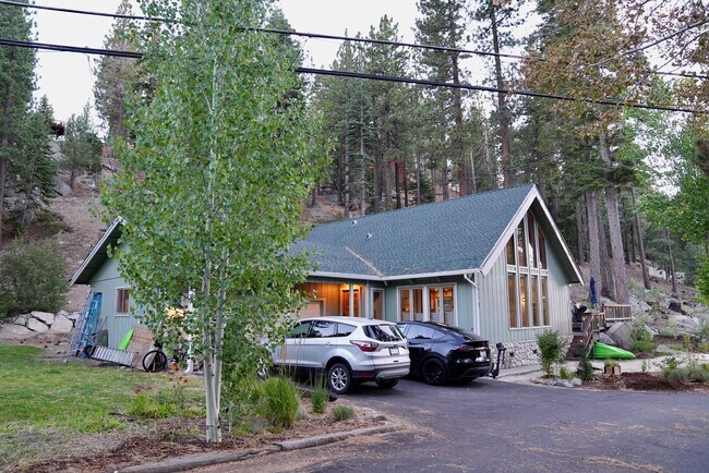 Building Photo - Nice house in Stateline available Septembe...