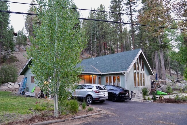 Building Photo - Nice house in Stateline available September 1st!