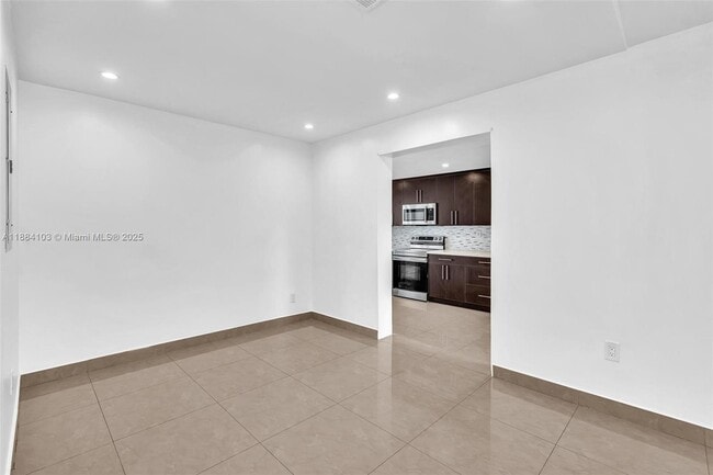 Building Photo - 5618 SW 36th St