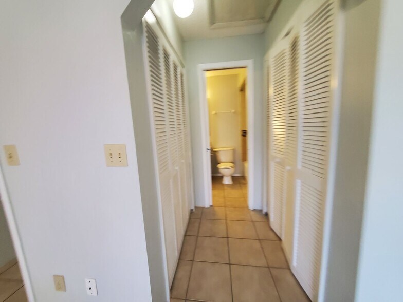 Building Photo - 1 MONTH FREE: SW Area 2/2 on a Fresh water canal - Water included