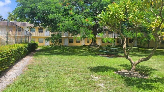 Building Photo - 5168 NE 6th Ave