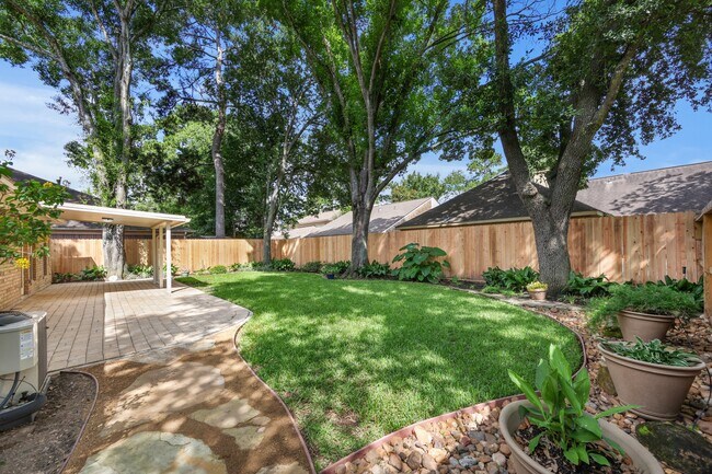 Building Photo - 8910 Driftstone Dr
