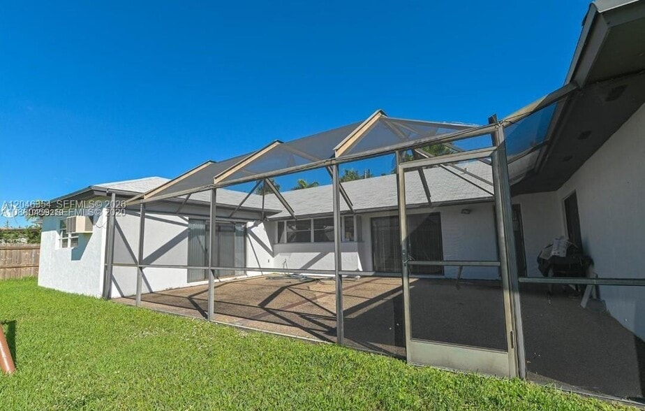 Building Photo - 9612 SW 117th Ave