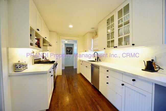 Building Photo - 34 Mohawk Ave