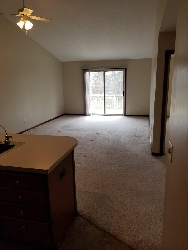 Building Photo - 1623 Lamberton Lake Dr NE