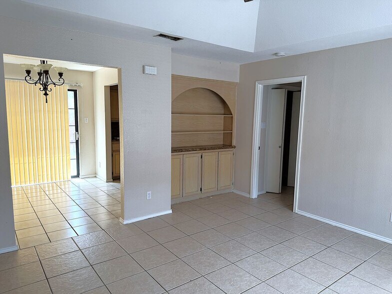 Building Photo - 716 Mynah Ave