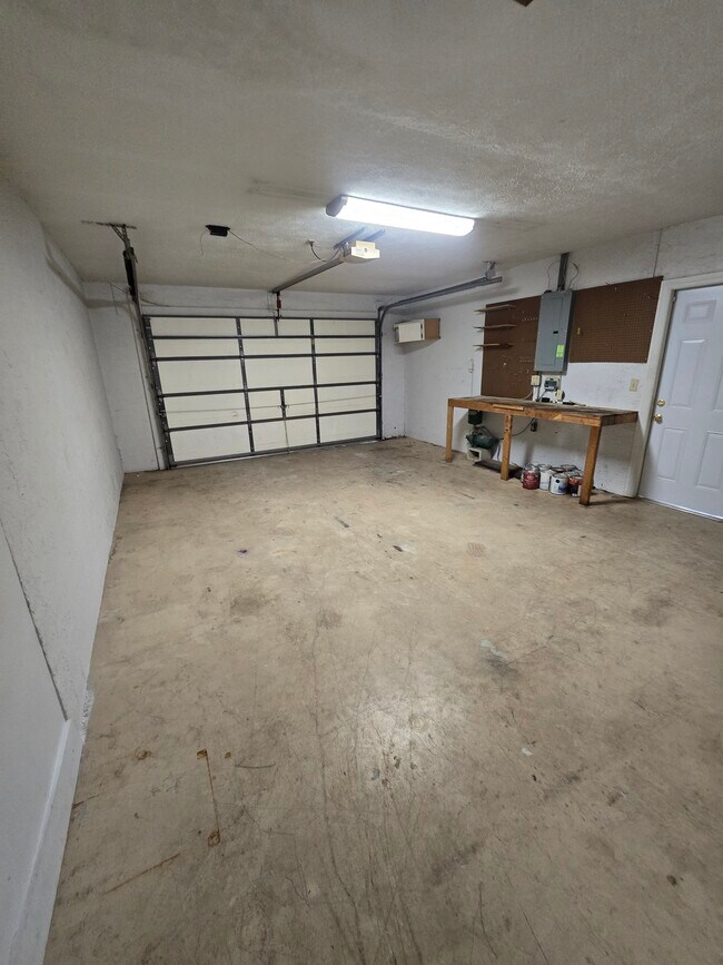 Building Photo - 13309 Woodward Dr