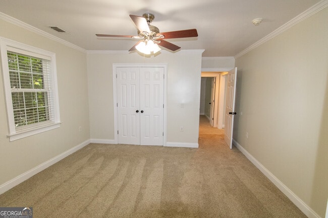 Building Photo - 906 Monarch Cir