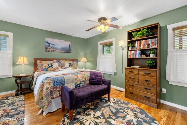 Building Photo - 805 Canyon Dr