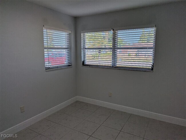 Building Photo - 256 SE 46th Ter