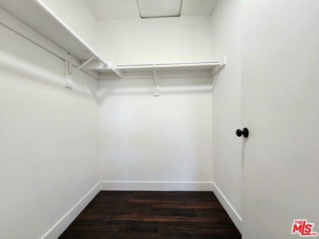 Building Photo - 639 Alexandria Ave