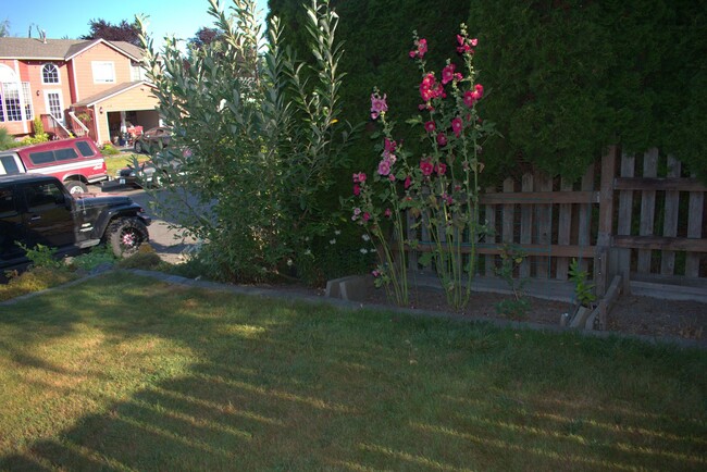 Building Photo - OPEN HOUSE SATURDAY 5/3/25 FROM 1:00-3:00 ...