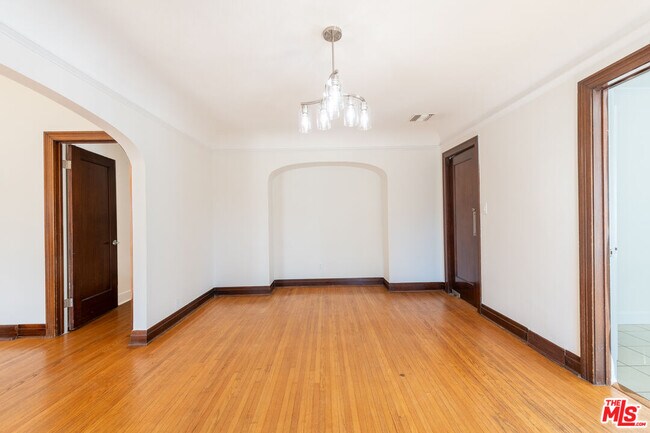 Building Photo - 319 S Orange Dr
