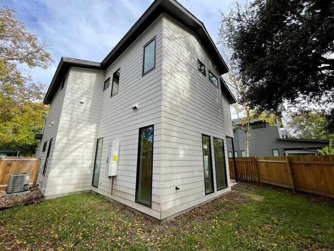 Building Photo - 1309 Palo Duro Rd