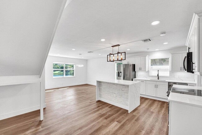 Building Photo - 4110 NW 10th St