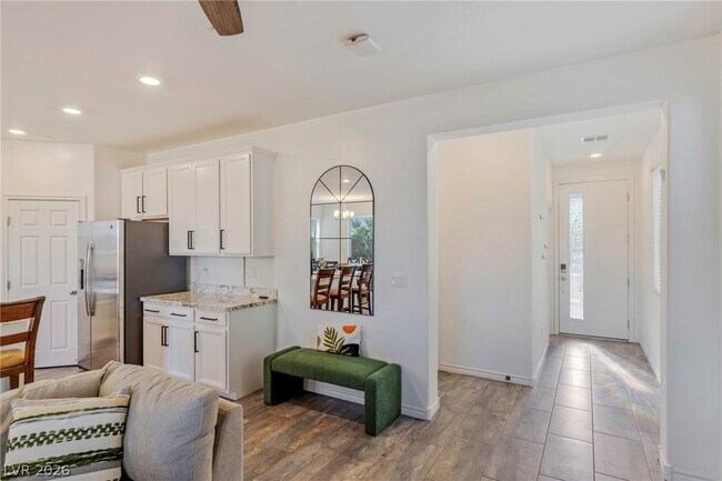 Building Photo - 976 Bluebell Brook St