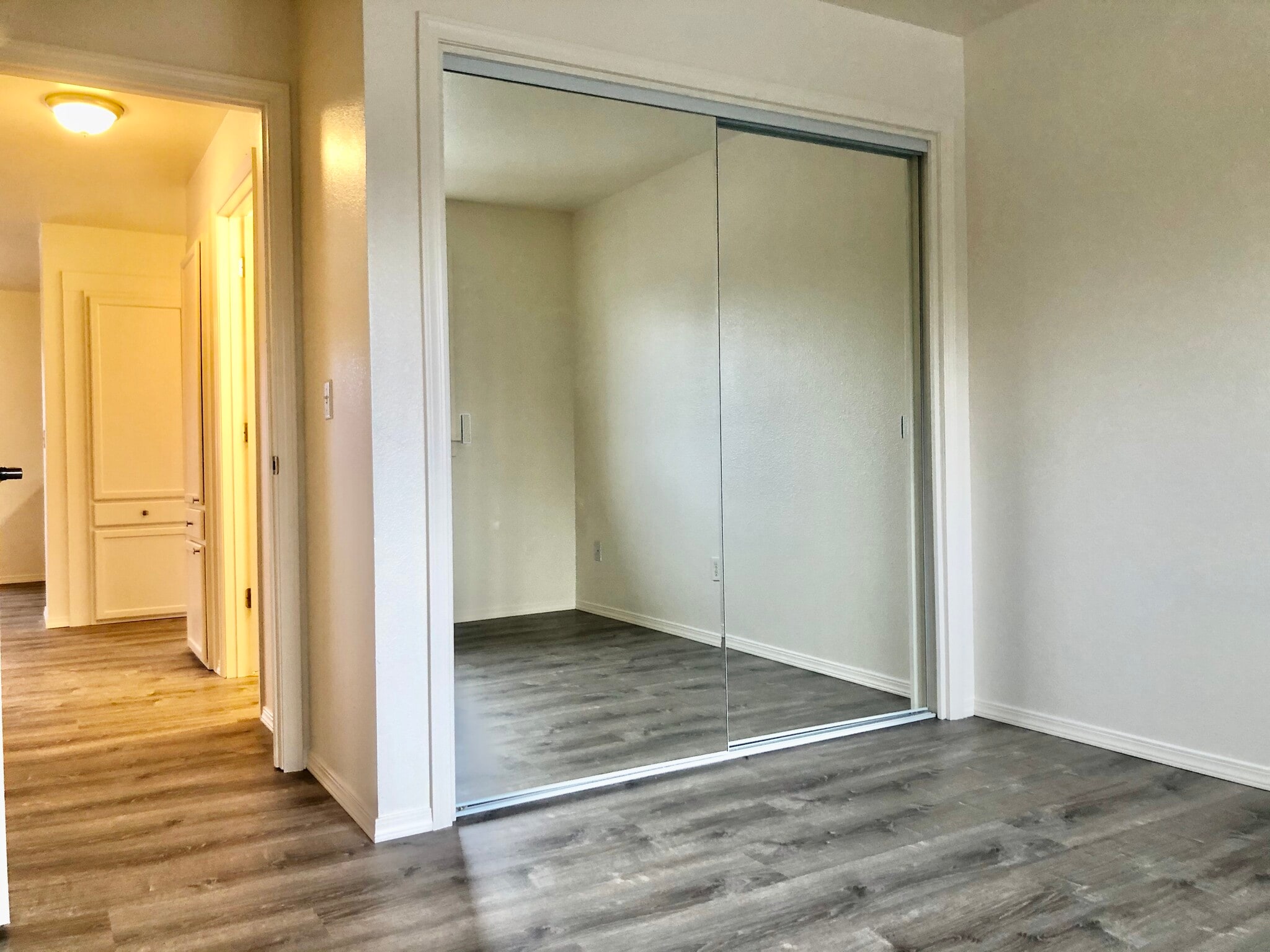 second bedroom - 550 Van Wey Cir