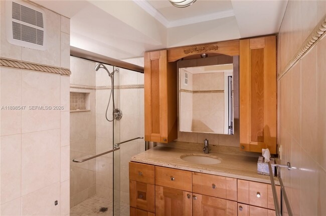 Building Photo - 16200 Golf Club Rd