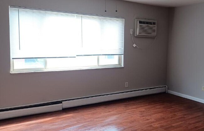 Building Photo - 550 Lowell Ave