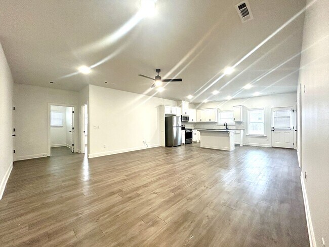 Building Photo - Centerton Home Available NOW! 4 bed, 2 full bath no carpet home. LARGE fenced backyard