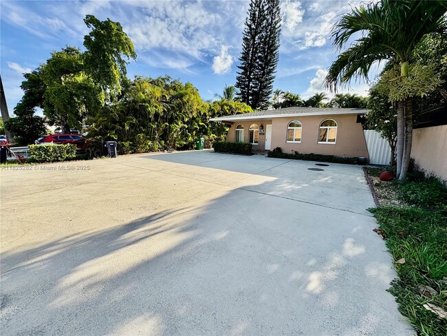 Building Photo - 936 SW 68th Ave