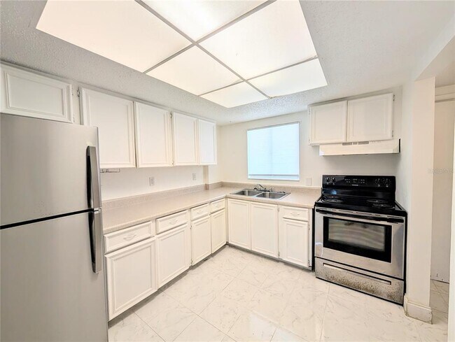 Building Photo - 4129 Lake Bayshore Dr