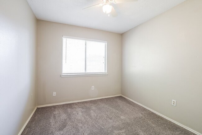 Building Photo - 8215 Eastern Bluebird Dr