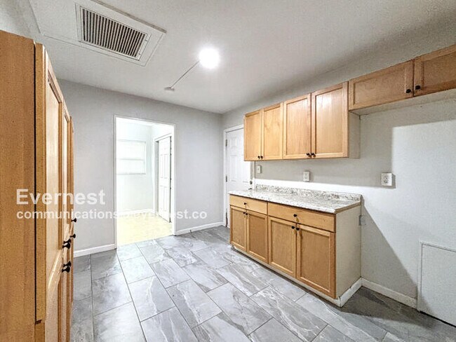 Building Photo - 1131 N Magnolia Cir