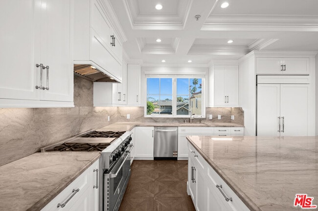 Building Photo - 816 S Catalina Ave