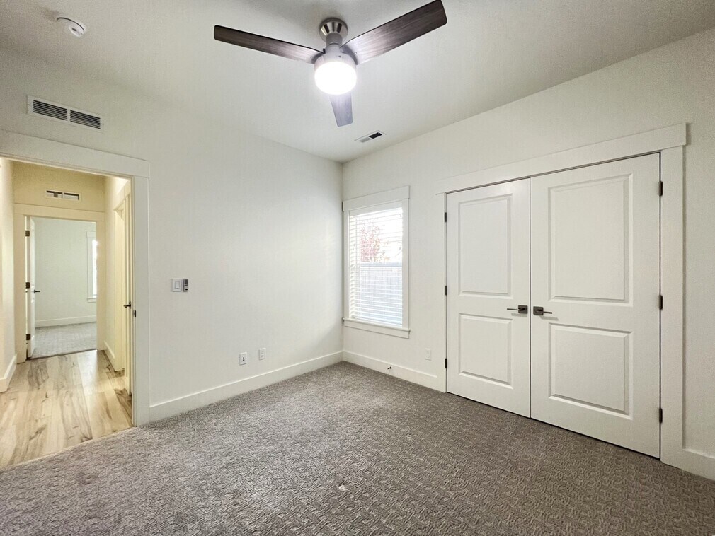 Building Photo - 2370 W Herron Ridge Dr