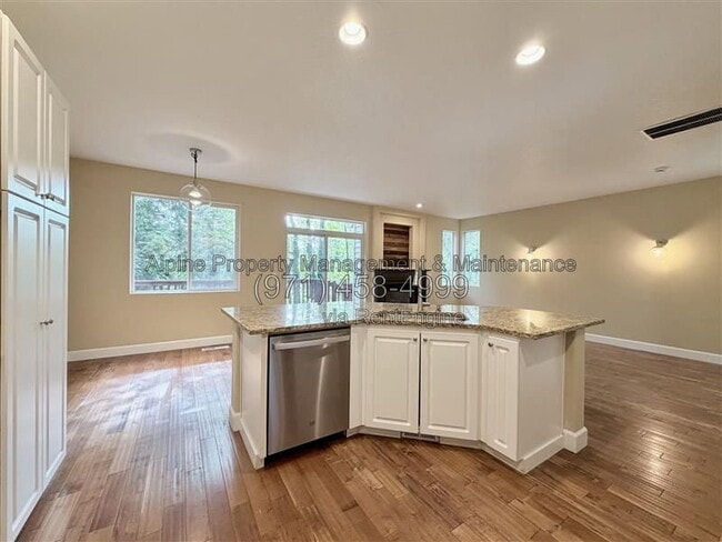 Building Photo - 5758 NE Damsel Dr
