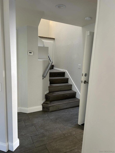 Building Photo - 12049 Calle De Montana