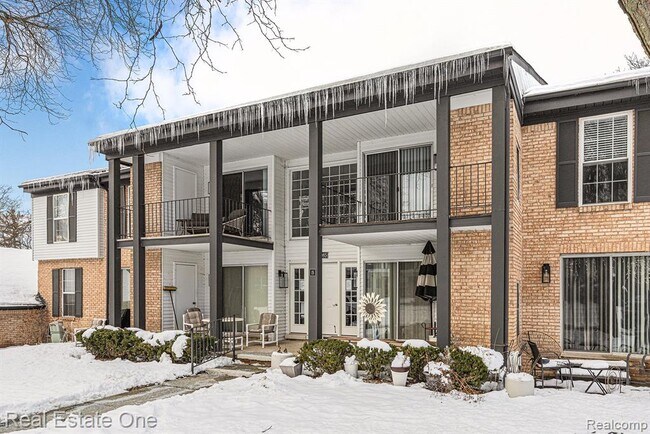 Building Photo - 31085 Pheasant Run St