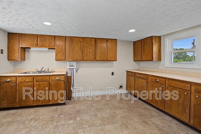 Building Photo - 1607 Montgomery Ave