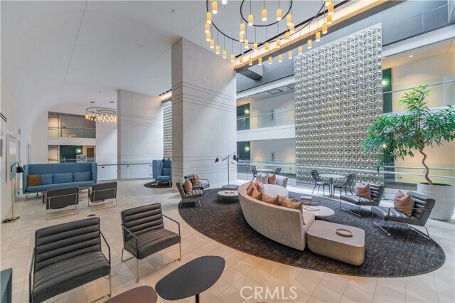 Building Photo - 400 S Broadway