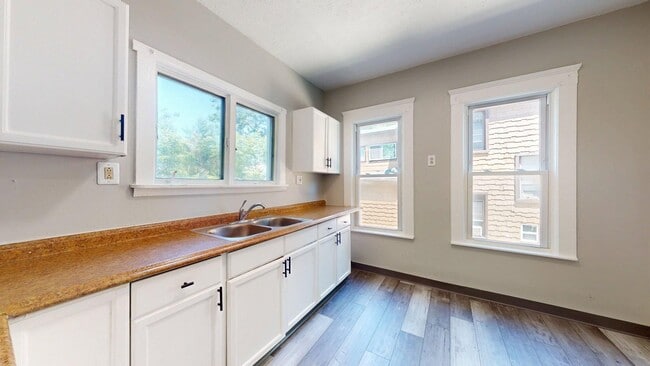 Building Photo - Cudell/West Blvd neighborhood; 4 bedroom/1 bath single family house for rent!