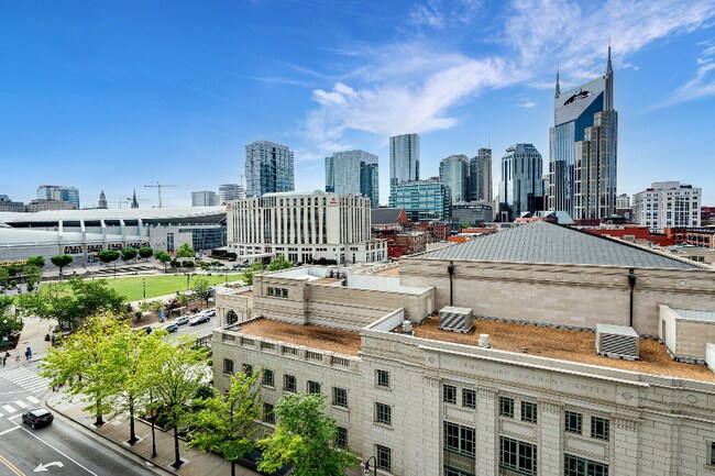 Building Photo - 301 Demonbreun St