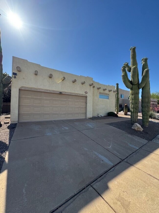 Building Photo - Northwest-3 bedroom/ 2 bathroom single family home w/ pool!