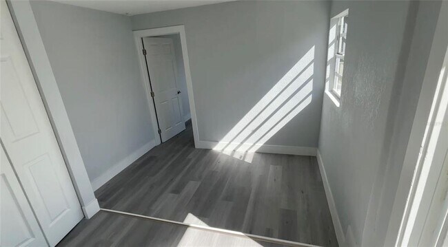 Building Photo - 2105 N Allendale Ave