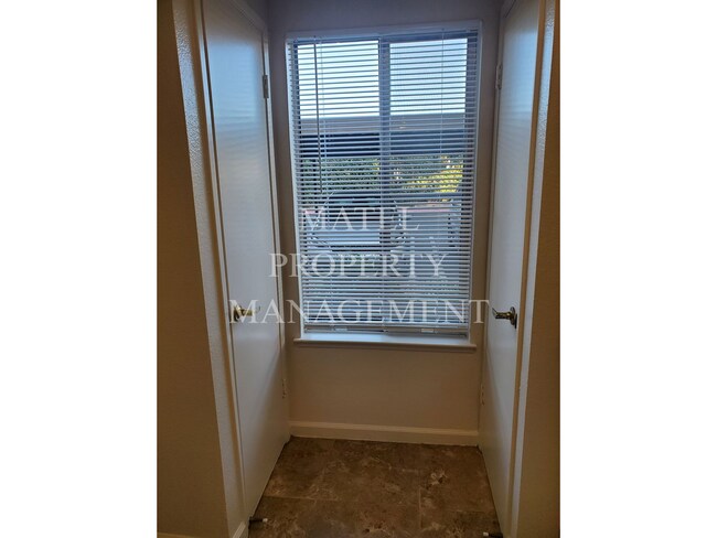 Building Photo - FLO1313