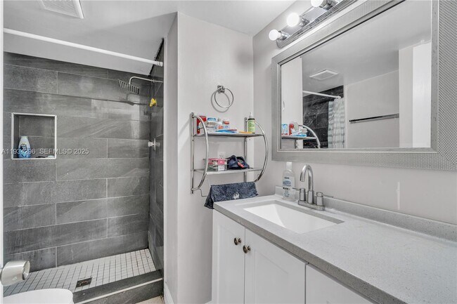 Building Photo - 4760 Lucerne Lakes Blvd W