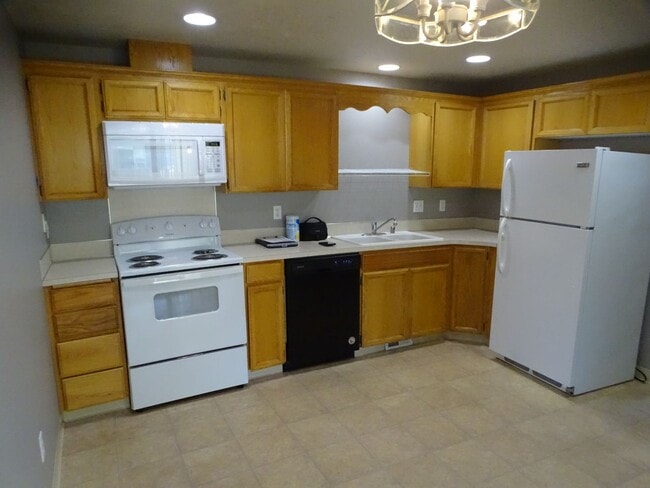 Building Photo - 7415 NE 64th Cir