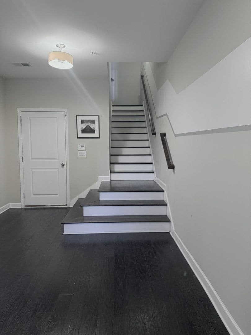 Building Photo - 546 Micayne Cir SE