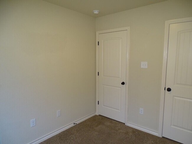 Building Photo - 7117 Micayla Cv