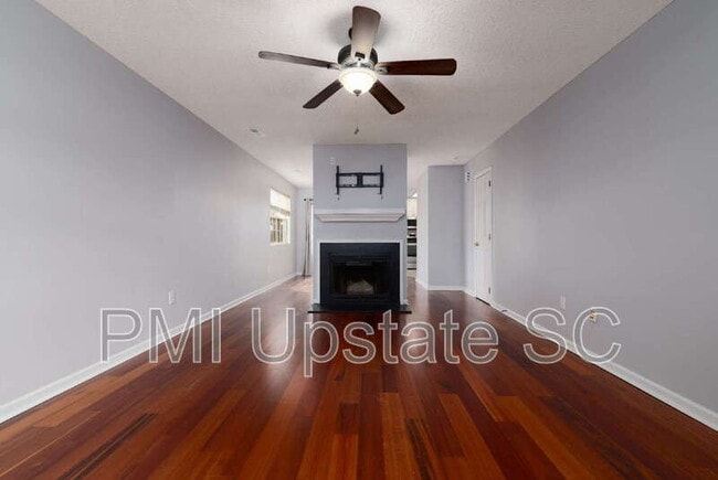 Building Photo - 12 Hayfield Ln
