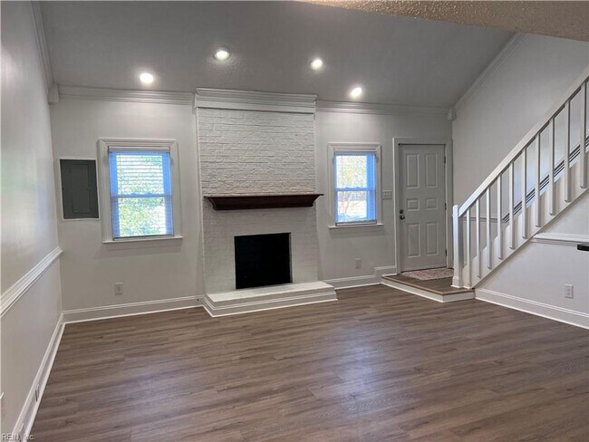 Building Photo - 947 Wildwood Square Ct