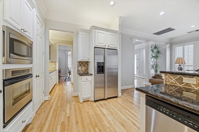 Building Photo - 523 Archwood Trail